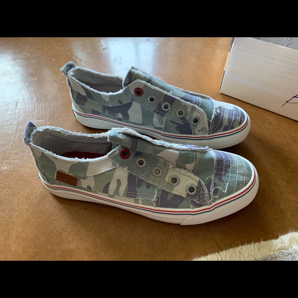 Blowfish Malibu camo sneakers size 8! Brand new